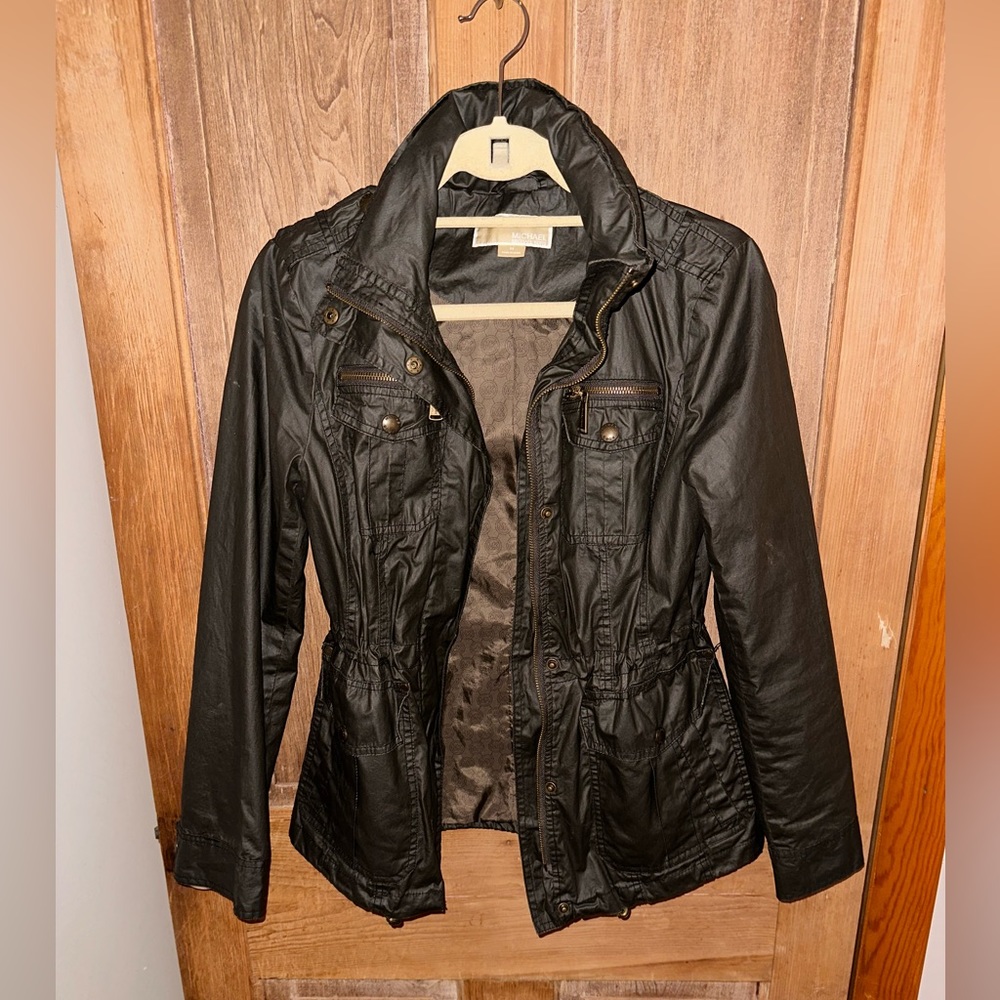 EUC Michael Kors xs waxed quilted jacket with hidden pull out hood.